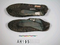 藏品(皮底黑地繡花鞋)的圖片